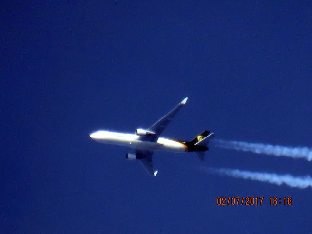 BOEING 767-300 (N326UP)
