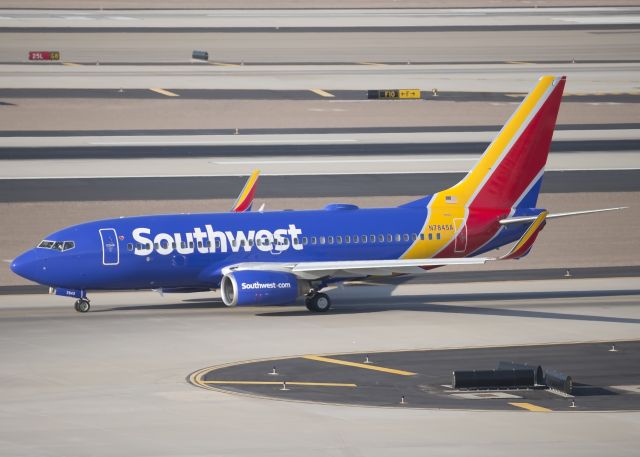 Boeing 737-700 (N7845A)