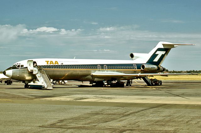 BOEING 727-200 (VH-TBH) - TRANS AUSTRALIA AIRLINES - TAA - BOEING 727-276/ADV - REG : VH-TBH (CN 20553/991) - ADELAIDE INTERNATIONAL AIRPORT SA. AUSTRALIA - YPAD 4/12/1979