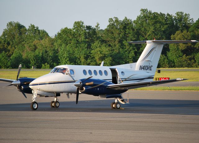 Beechcraft Super King Air 200 (N410RE) - COMMONWEALTH AVIATION LLC at KJQF - 5/6/12