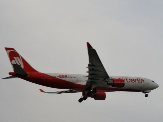 Airbus A330-200 (D-ALPI)