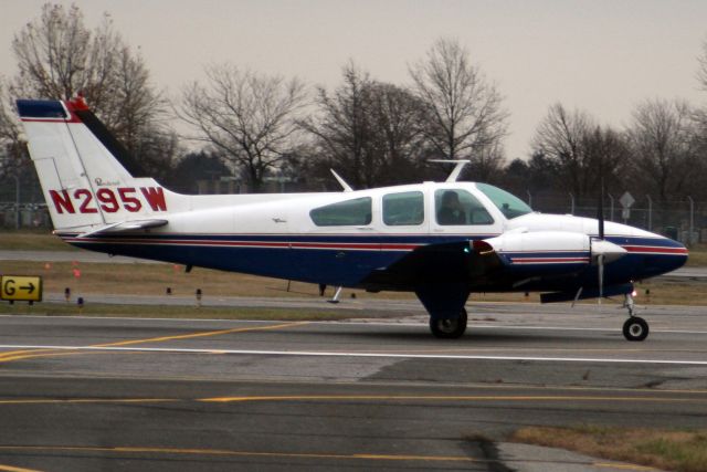 Beechcraft 55 Baron (N295W) - Taxiing to the Atlantic Aviation ramp on 22-Dec-06.