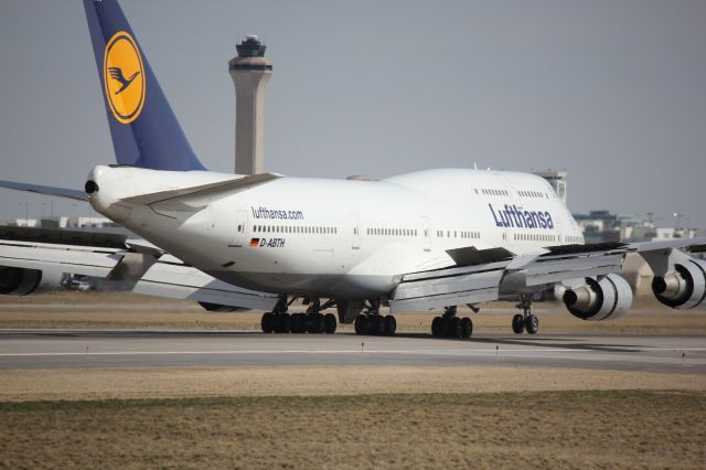 Boeing 747-400 (D-ABTH) - Landing on 16L