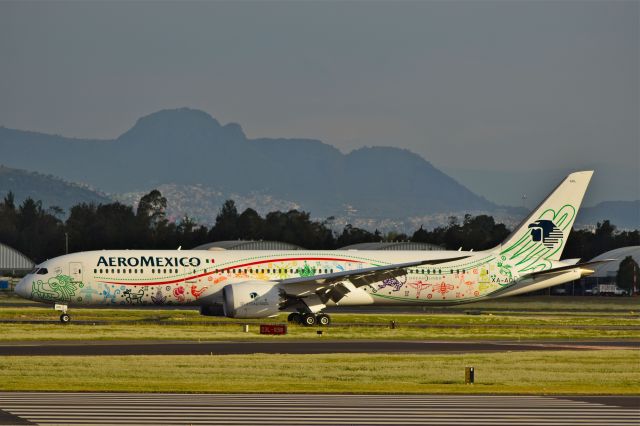 Boeing 787-9 Dreamliner (XA-ADL) - Boeing B787-9 Dreamliner MSN 43859 of AeroMexico with "Quetzalcoatl Livery" arrived to Mexico City International Airport. The plane was the first that Aeromexico took on delivery (04/2019).