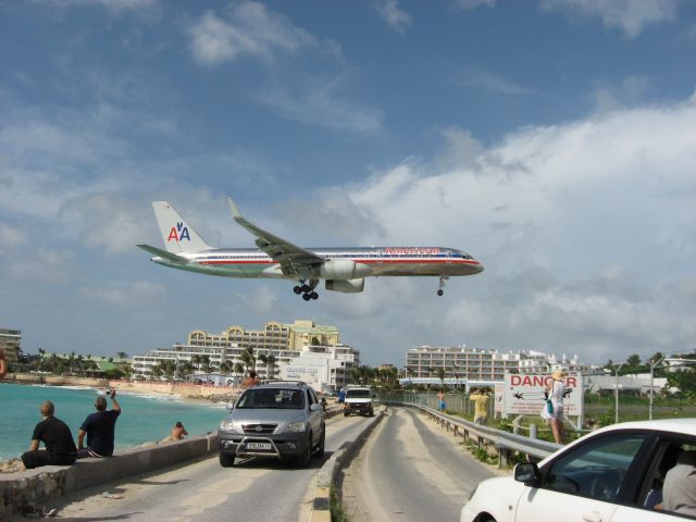 BOEING 767-300 (N650AA)