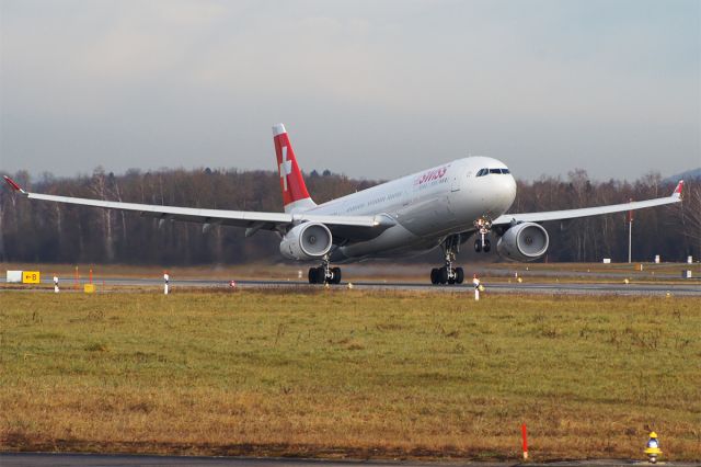 Airbus A330-300 (HB-JHF)