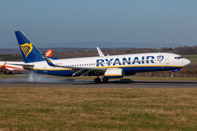 Boeing 737-700 (9H-QDO)