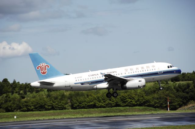 Airbus A319 (B-6039) - Final Approach to Narita Intl Airport Rnwy16L on 2012/08/18