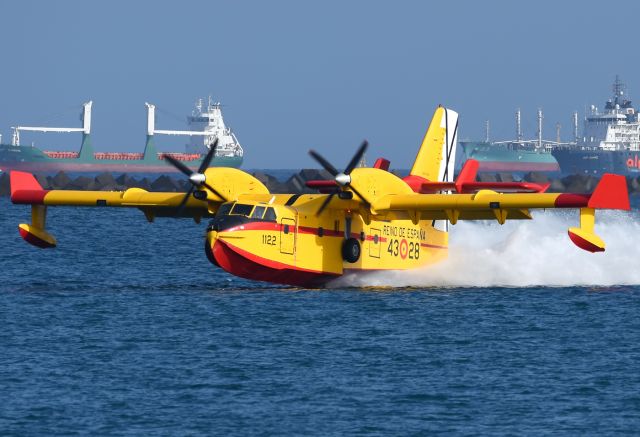 Canadair CL-415 SuperScooper (HER1328) - Registration UD.13-28