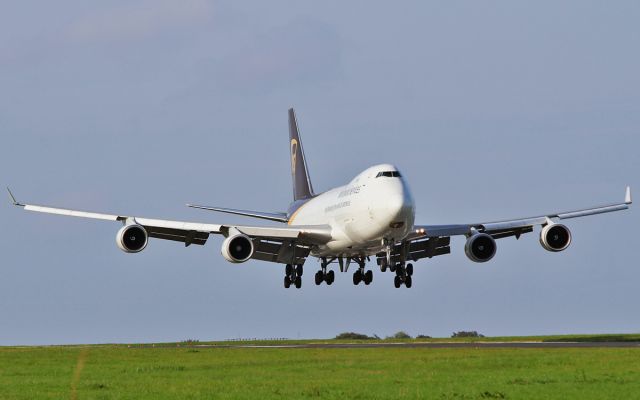 Boeing 747-400 (N577UP) - ups b747-4f n577up about to land at shannon with an engine for the ups md-11f  27/9/15.