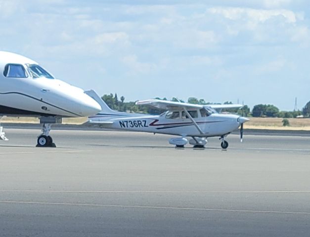 Cessna Skyhawk (N736RZ)