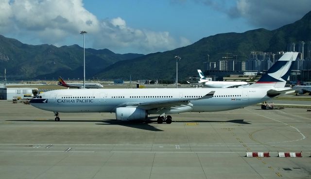 Airbus A330-300 (B-HLP)
