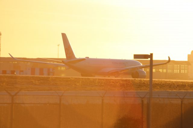 Airbus A350-900 (B-18902)