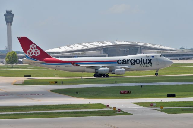 Boeing 747-400 (LX-SCV) - Taxiing to parking. 06-04-21