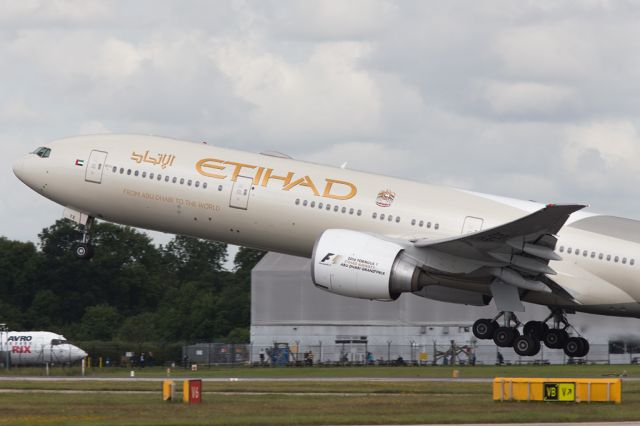 BOEING 777-300ER (A6-ETE) - ETD16 taking off en route to Abu Dhabi.