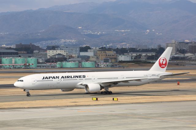 BOEING 777-300 (JA8943)