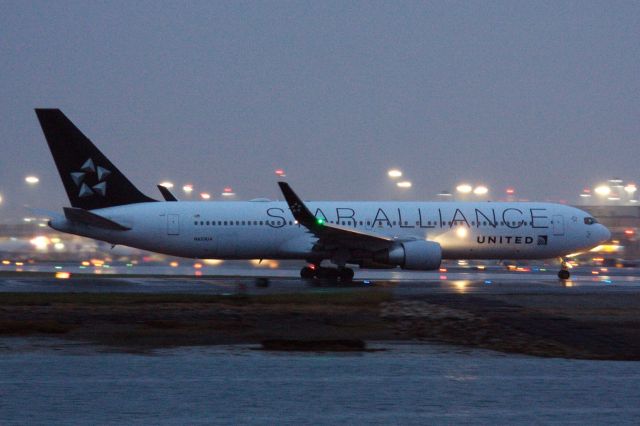 BOEING 767-300 (N653UA) - United B763 in Star Alliance Livery arriving to a rainy Boston Logan from LHR on 5/2/22. 