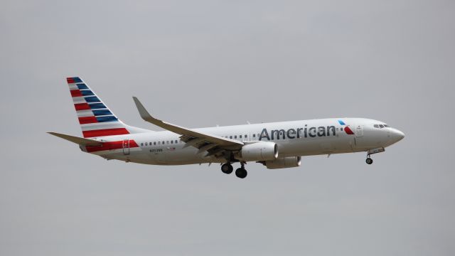 Boeing 737-800 (N953NN)