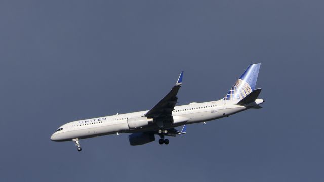 Boeing 757-200 (N13138)