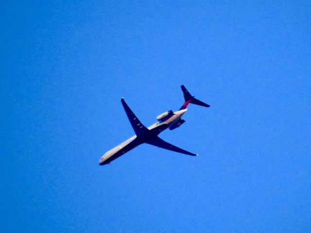 McDonnell Douglas MD-88 (N988DL) - DAL2731 ATL-EWR