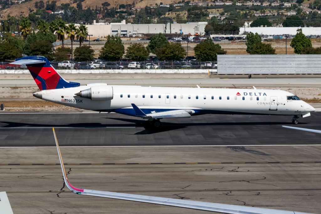 Canadair Regional Jet CRJ-700 (N633SK) - Rolling on in after a quick skip from SLC