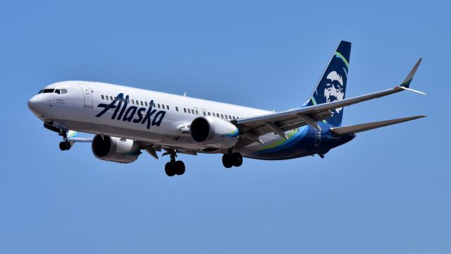 Boeing 737 MAX 9 (N913AK) - Alaska MAX9 coming in from Seattlebr /br /July 2021