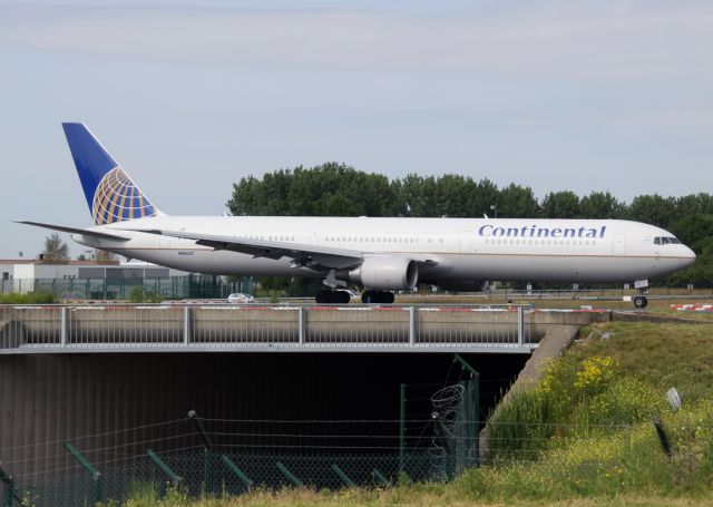 BOEING 767-400 (N66057)