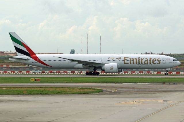 Boeing 777-200 (A6-ECX)