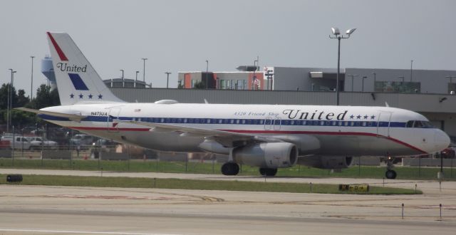 Airbus A320 (N475UA)