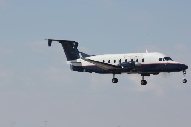 Beechcraft 1900 (N251GL)