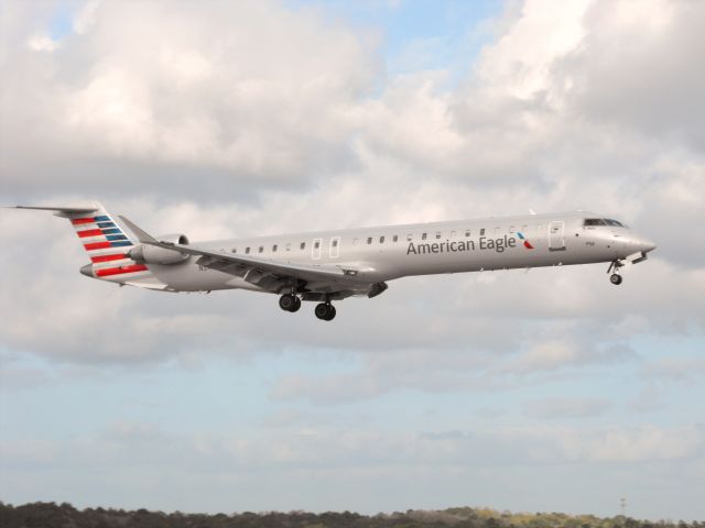 Canadair Regional Jet CRJ-900 (N548NN) - PSA CRJ-900 over the numbers for RWY 18 at TLH