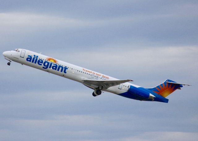 McDonnell Douglas MD-83 (N421NV) - At Shreveport Regional. Climbing out heading back to Las Vegas.