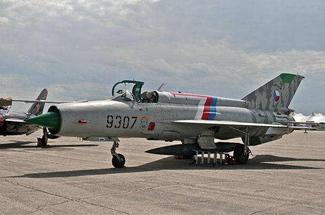 MIKOYAN MiG-21 (N9307)