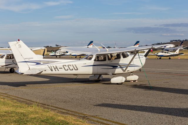 Cessna Skyhawk (VH-CCU) - Latrobe Valley Aero Club (VH-CCU) Cessna 172S Skyhawk SP
