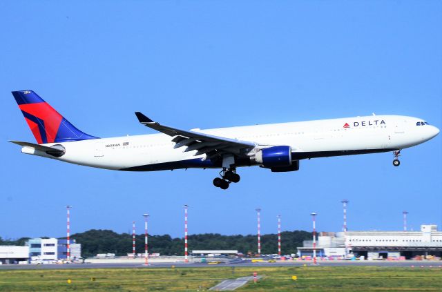 Airbus A330-300 (N808NW)