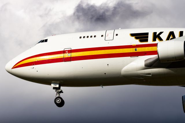 Boeing 747-400 (N708CK) - Kalitta 747 landing on runway 27.