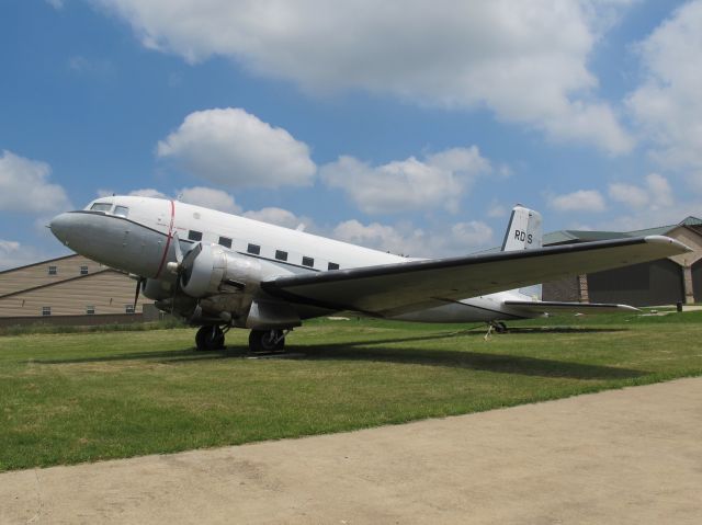 Douglas DC-3 (N44GH)