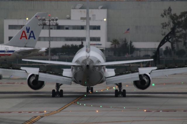 BOEING 767-300 (N526NA)