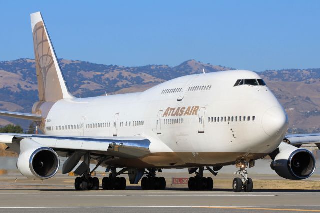 Boeing 747-400 (N263SG)