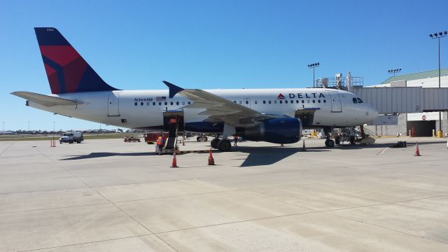 Airbus A319 (N366NB)