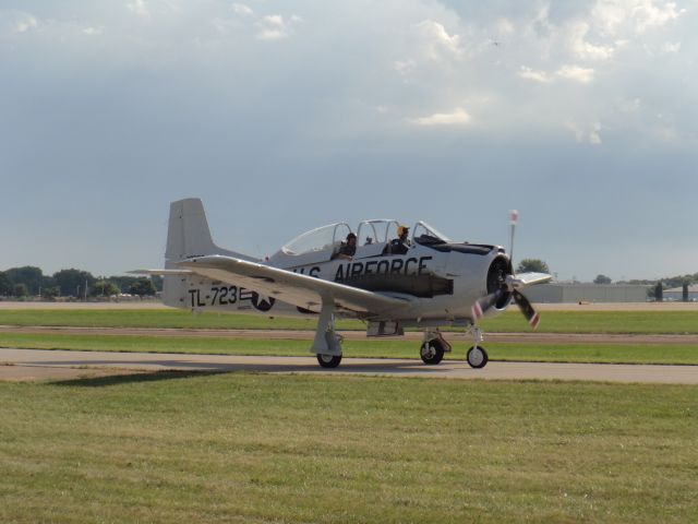 North American Trojan (N215SF) - North American T-28B Trojan