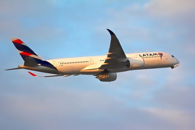 Airbus A350-900 (A7-AMB)