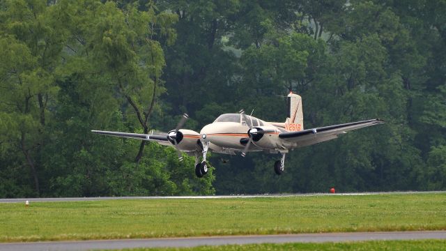 Beechcraft Twin Bonanza (N261B)