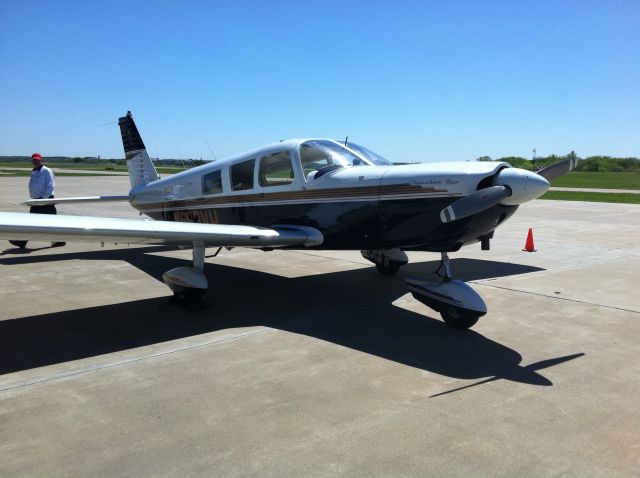 Piper Saratoga (N563VW)