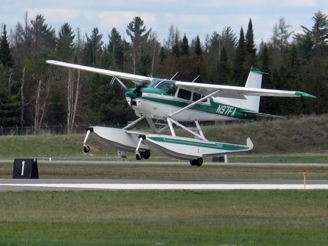 Cessna Skywagon (N97FA) - Take off runway 27.