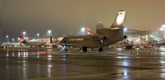 Dassault Falcon 7X (N889AB) - 2nd photo ever uploaded of N889AB - Night time Falcon 7X after snow,cold rain and ground fog @ KBOS Logan Airport on FlightAware.Com !