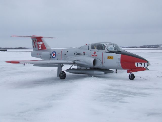 Canadair CL-41 Tutor (11-4171) - Canadian Forces Engineering and Test Establishment, Cold Lake, Alberta, enroute to Thunder Bay, Ontario. CT-114 Tutor. 26 Jan 2011.