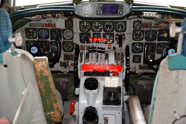 Lockheed EC-121 Constellation (VH-EAG) - whole analog system.