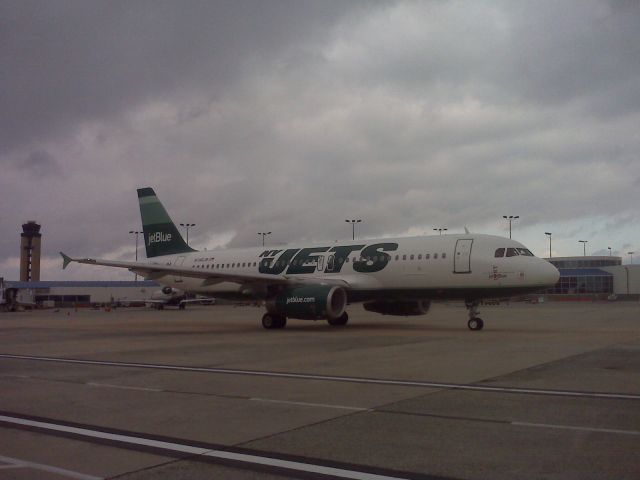 Airbus A320 (N746JB)