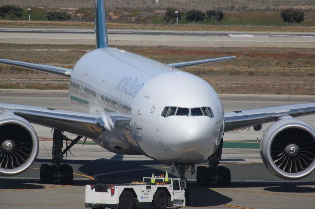 BOEING 777-300ER (ZK-OKM)
